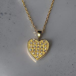 Colgante de corazón de moissanita: plata de ley bañada en oro amarillo de 14 quilates
