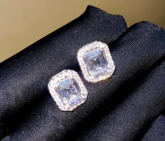 エメラルドカット 模造ダイヤモンド スタッドピアス、14Kホワイト