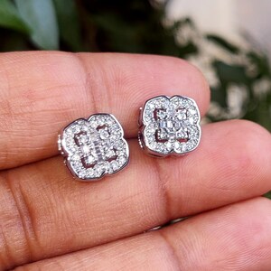 Diamond Stud Earrings Round Simulated Diamond Flower Halo Stud Earrings 14K White Gold Finish 925 Silver Diamond Hip Hop Stud Earrings