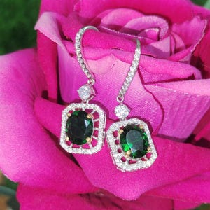 Orecchini pendenti con smeraldo verde taglio ovale, orecchini pendenti con diamanti e smeraldo verde creati in laboratorio, finitura oro bianco 14 carati, orecchini bicolore