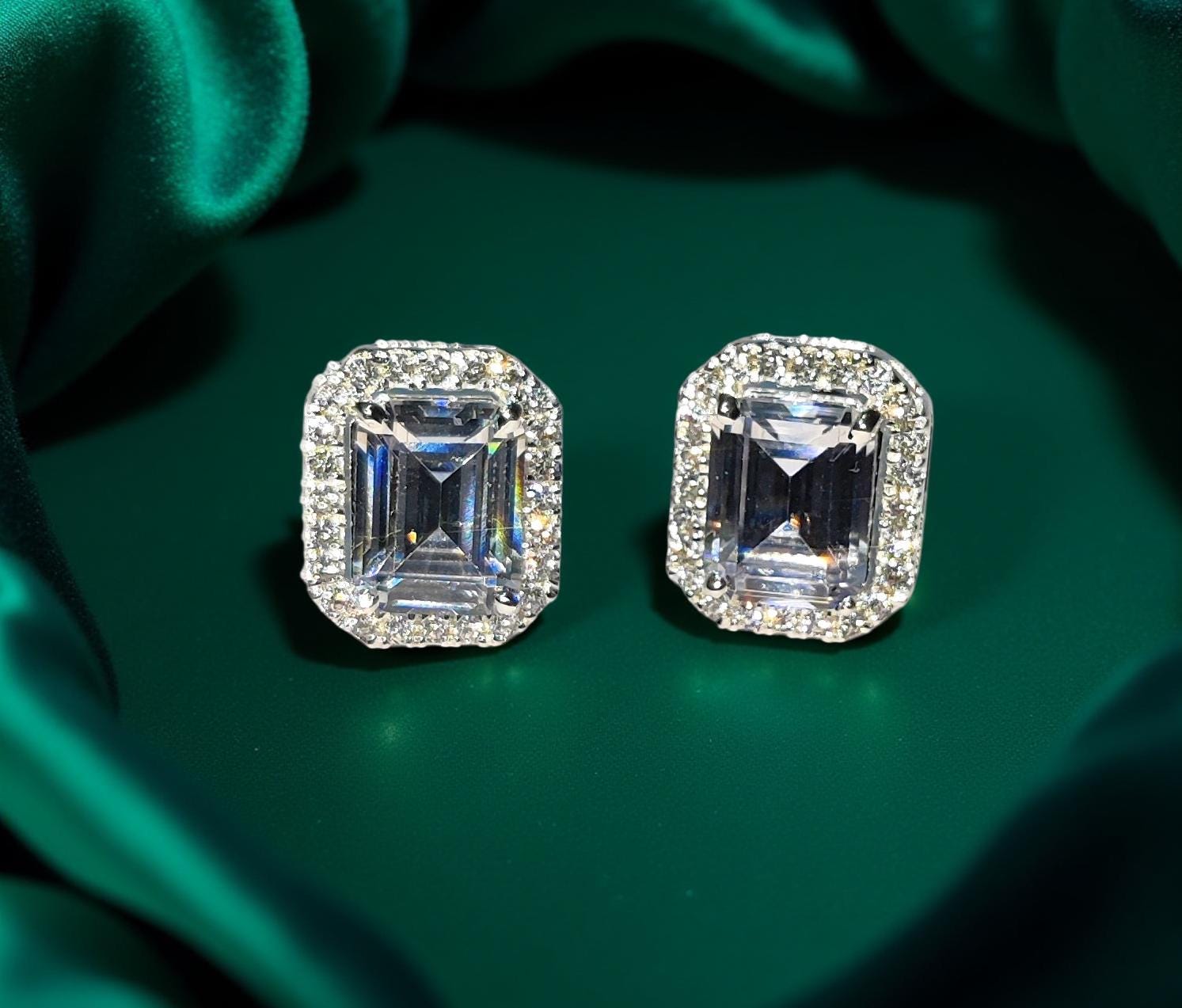 エメラルドカット 模造ダイヤモンド スタッドピアス、14Kホワイト