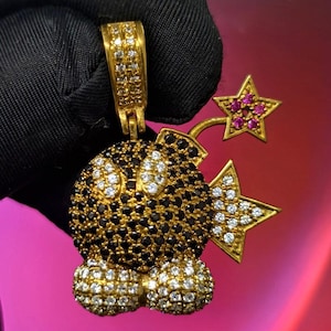 Pingente Mario Bomb redondo com diamante negro simulado, banhado a ouro amarelo 14K, prata esterlina 925, pingente hip hop, pingente de papelão, presente para festa