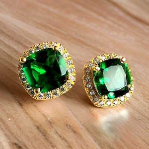 Orecchini con smeraldo Orecchini con diamanti e smeraldo verde simulato Orecchini in argento placcato oro giallo 14K Orecchini con alone in argento sterling 925 Regalo per feste