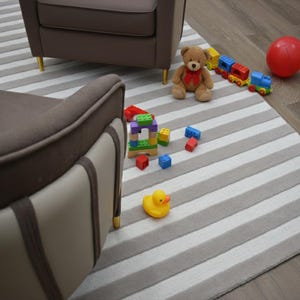 Gestreept vloerkleed voor moderne woonkamer, handgemaakt minimalistisch tapijt, beige ivoor zachte wolmix decor