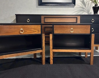 Conjunto de cômoda personalizada estilo meados do século XX com mesas de cabeceira | Móveis em nogueira preta | Pés artesanais | Conjunto de quarto estilo meados do século XX | Vintage restaurado