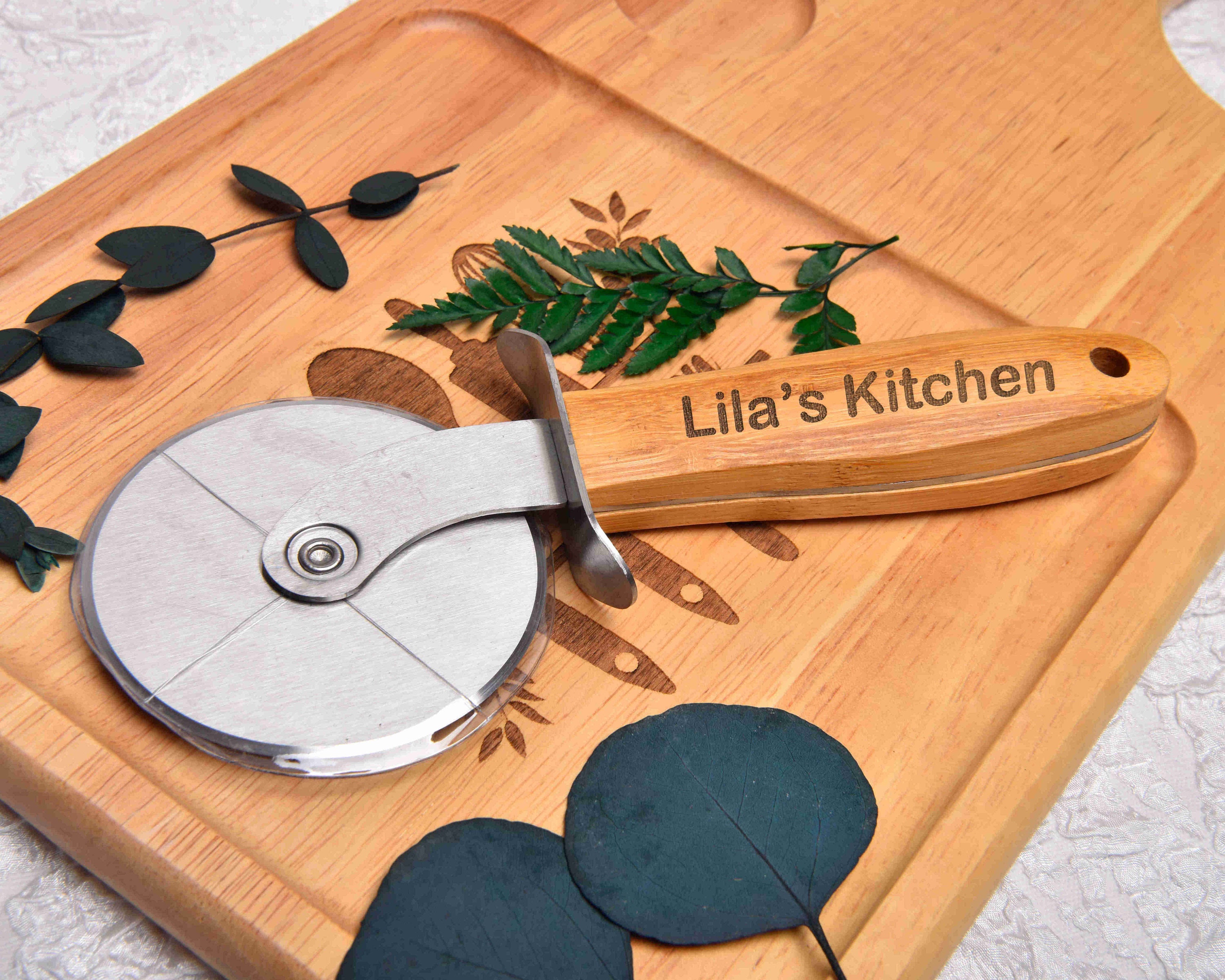Personalised Pizza Cutter, Custom Wheel Slicer, Wooden Handle Pizzeria