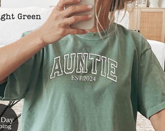 Embroidered Aunt T-Shirt: Minimalist Auntie Tee, New Aunt Gift