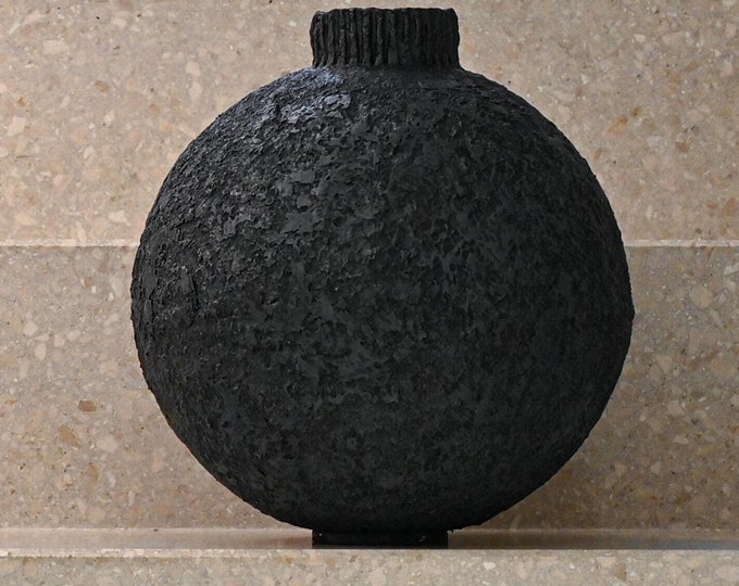 Textured Art Vase in Black – Unique Biomorphic Sculpture – Organic Handmade Decor for Minimalist, Modern, Industrial & Eco-Friendly Homes