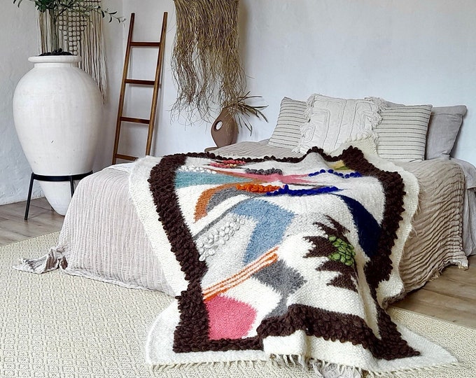 Wool Blanket in Queen Size – Natural Sheep Wool Throw Blanket – Warm and Cozy Texture – Ideal for Scandi Home Décor – Traditional Design