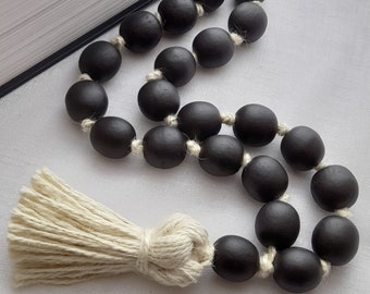 Black Wooden Bead Garland with Tassels – Modern Farmhouse Beads for Coffee Table, Shelf – Ideal for Bohemian Home Decor & Housewarming Gift