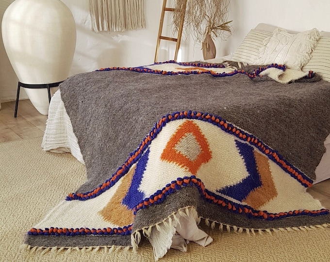 Wool Blanket in California King  Size – Natural Sheep Wool Throw Blanket – Warm and Cozy Texture  –  Ideal for Scandi Home Décor