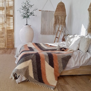 Wool Blanket California King – Natural Sheep Wool Throw Blanket – Warm and Cozy Texture  –  Ideal for Scandi Home Decor – Traditional Design