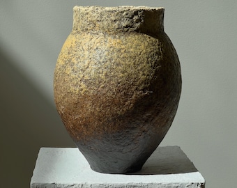 Erdfarbenes Papier Tongefäß: Wabi Sabi Japandi Skulptur, Organisches Modernes Herzstück, Minimalistischer Akzent