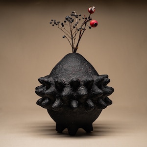 Vaso nero in cartapesta Wabi Sabi: vaso moderno ed elegante, ideale per decorazioni per la casa e centrotavola eleganti, ideale per inaugurazione della casa o regalo personale
