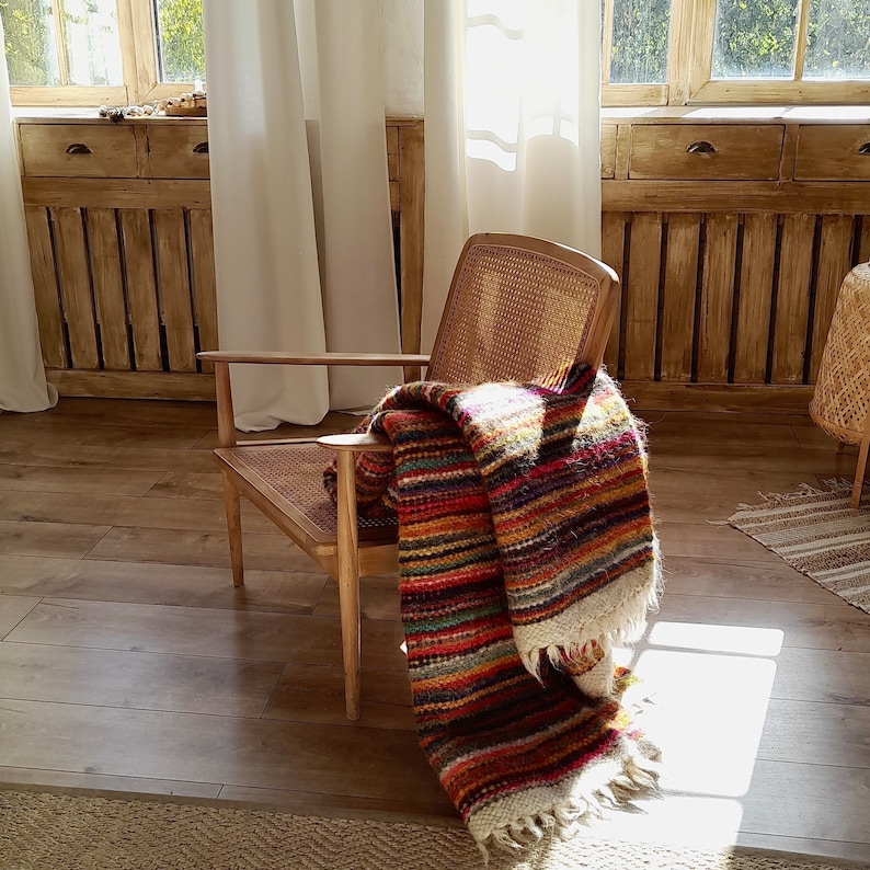 Bohemian and Scandinavian-inspired woolen throw - Stylish living room accessory