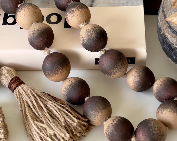 Modern Boho Wood Bead Garland – Handcrafted Rustic Farmhouse Decor – Neutral Aesthetic – Minimalist Home Accent – Stylish Gift for Home