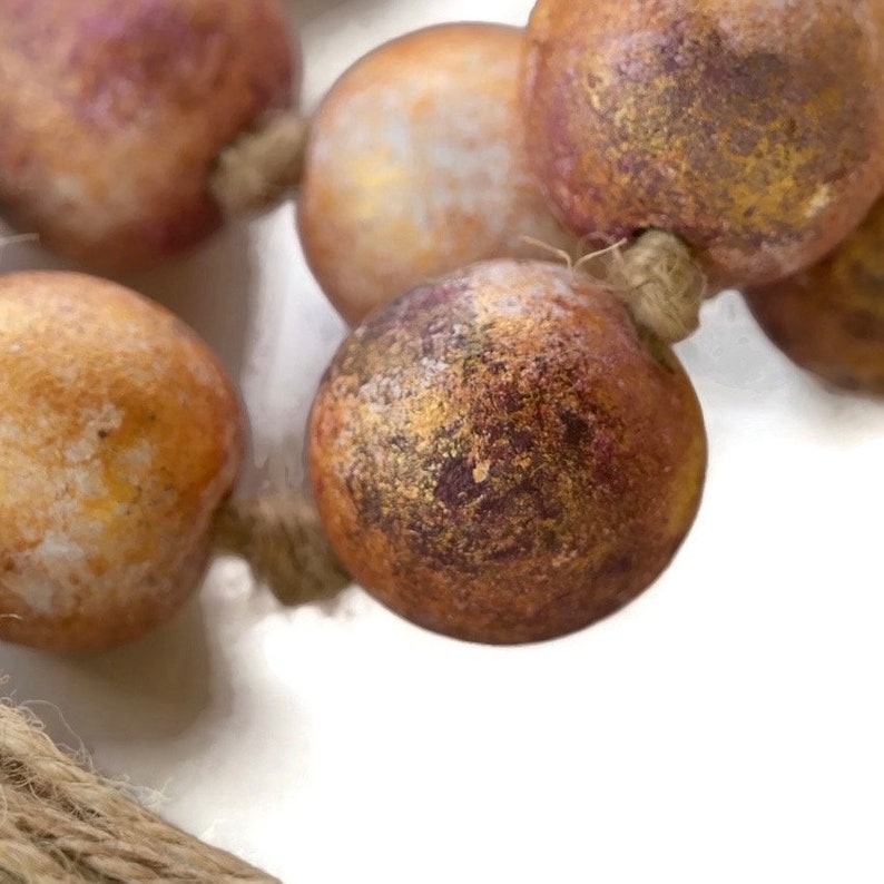 Decorative Wood Beads: Ideal for creating a cozy farmhouse atmosphere