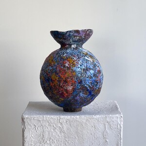 Contemporary art vase serving as statement centerpiece on pedestal
