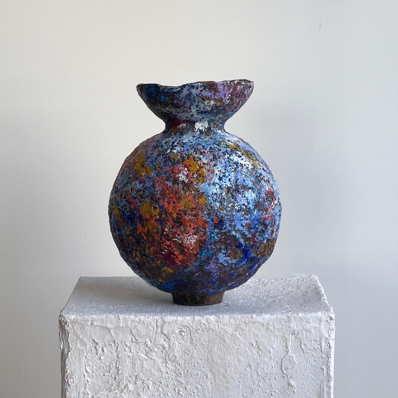 Contemporary art vase serving as statement centerpiece on pedestal