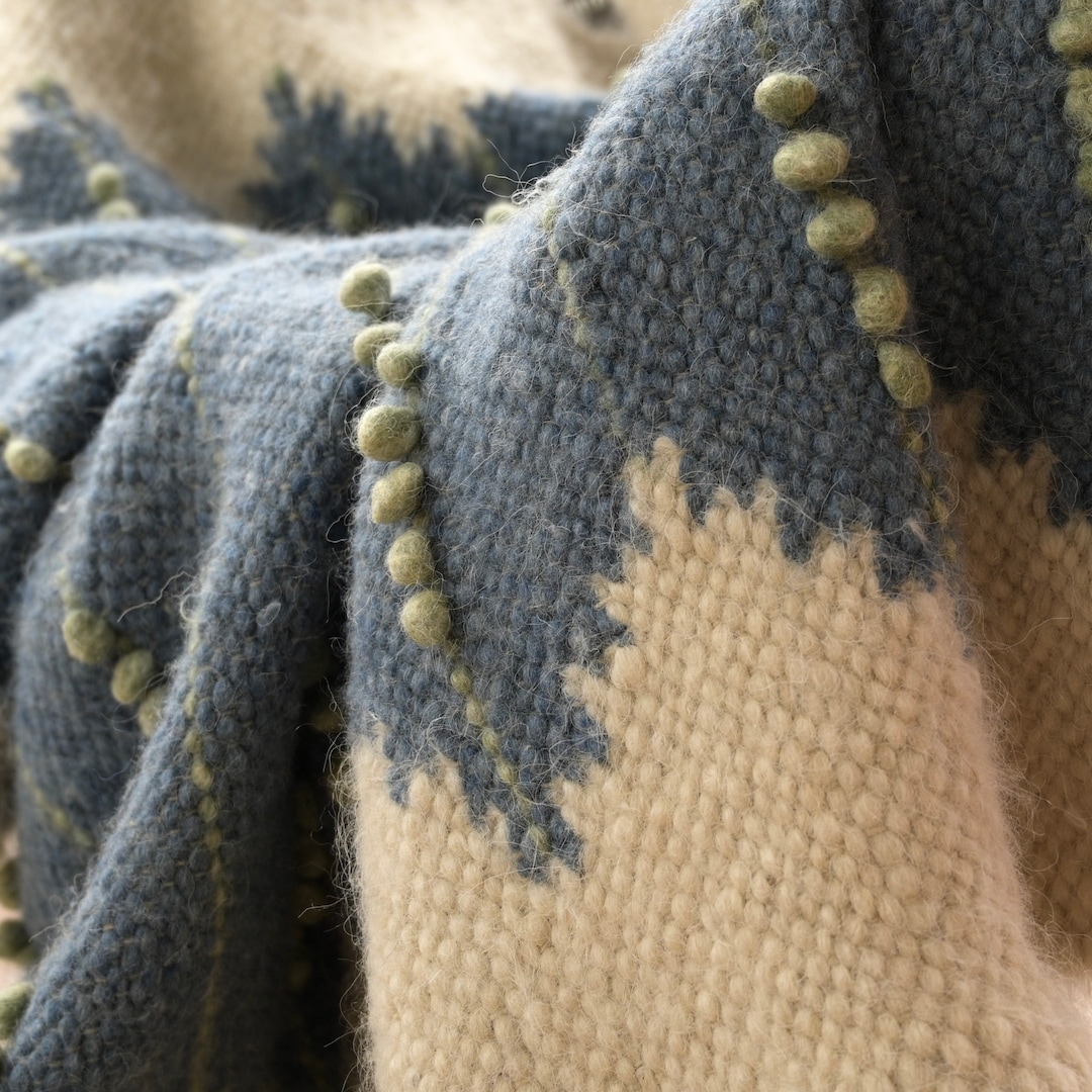 Wool Blanket in Queen Size Natural Sheep Wool Throw Blanket Warm and