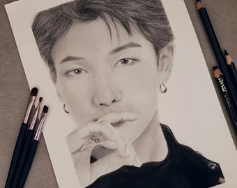Namjoon ( RM ) de BTS dibujo realista de carbón en blanco y negro