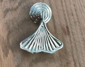 Silver Ginkgo Leaf Drawer Handle: Nature Inspired Cabinet Pull