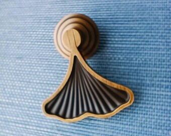 Aged Brass Ginkgo Leaf Drawer Pull: Gold Cabinet Handle
