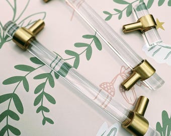 Mässings- och klar Lucite-skåpshandtag: Moderna akrylmöbelbeslag