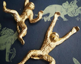 Tirador de gabinete de mono de latón: decoración tropical, manija de puerta de animal dorado