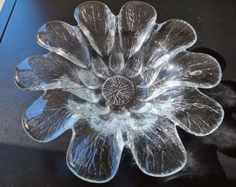 Holmegaard flower glass bowl from the Multi Series. Made in Denmark, in the year 1979. Danish Design.