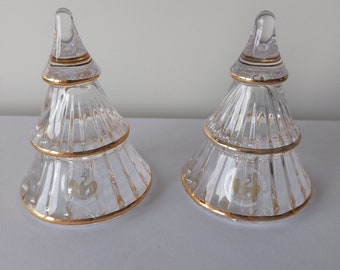 Set of two Holmegaard Christmas trees (glass and gold 9,5 cm) from the Fairytales collection. Limited edition in original box. Danish design