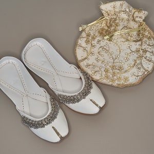 Women Punjabi Ghungroo Leather Jutti