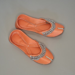Women Punjabi Ghungroo Leather Jutti