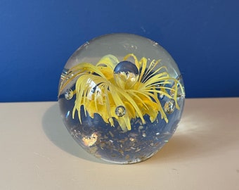 Beautiful 6.5cm diameter yellow inset design glass paperweight