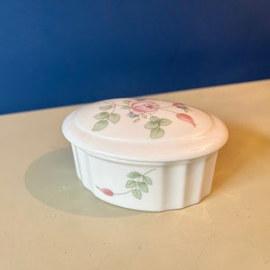 Pretty vintage Wedgewood bone china rose hip design hand painted lidded oval trinket box