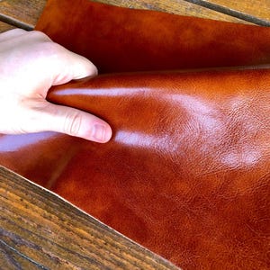 Cuir de vachette pleine fleur de qualité supérieure adapté aux sacs, portefeuilles, ceintures et chaussures, cuir de qualité marron cognac, tannage végétal