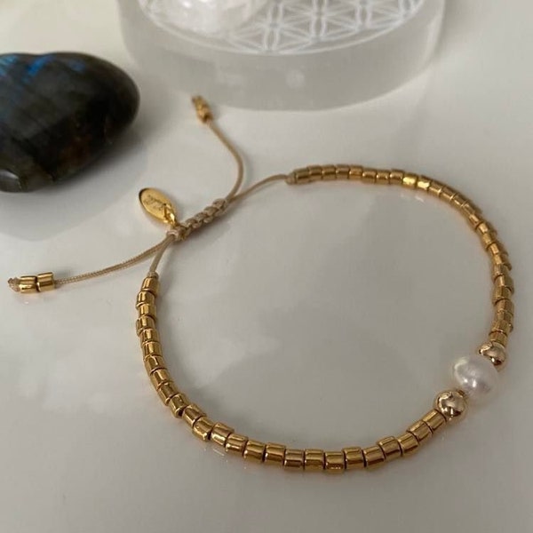 Bracelet Mini | Adjustable | 24k Gold Plated Beads & Freshwater Pearl  | Bracelet Ajustable Mini | Perles Or Plaqué 24k - Perle d'eau douce