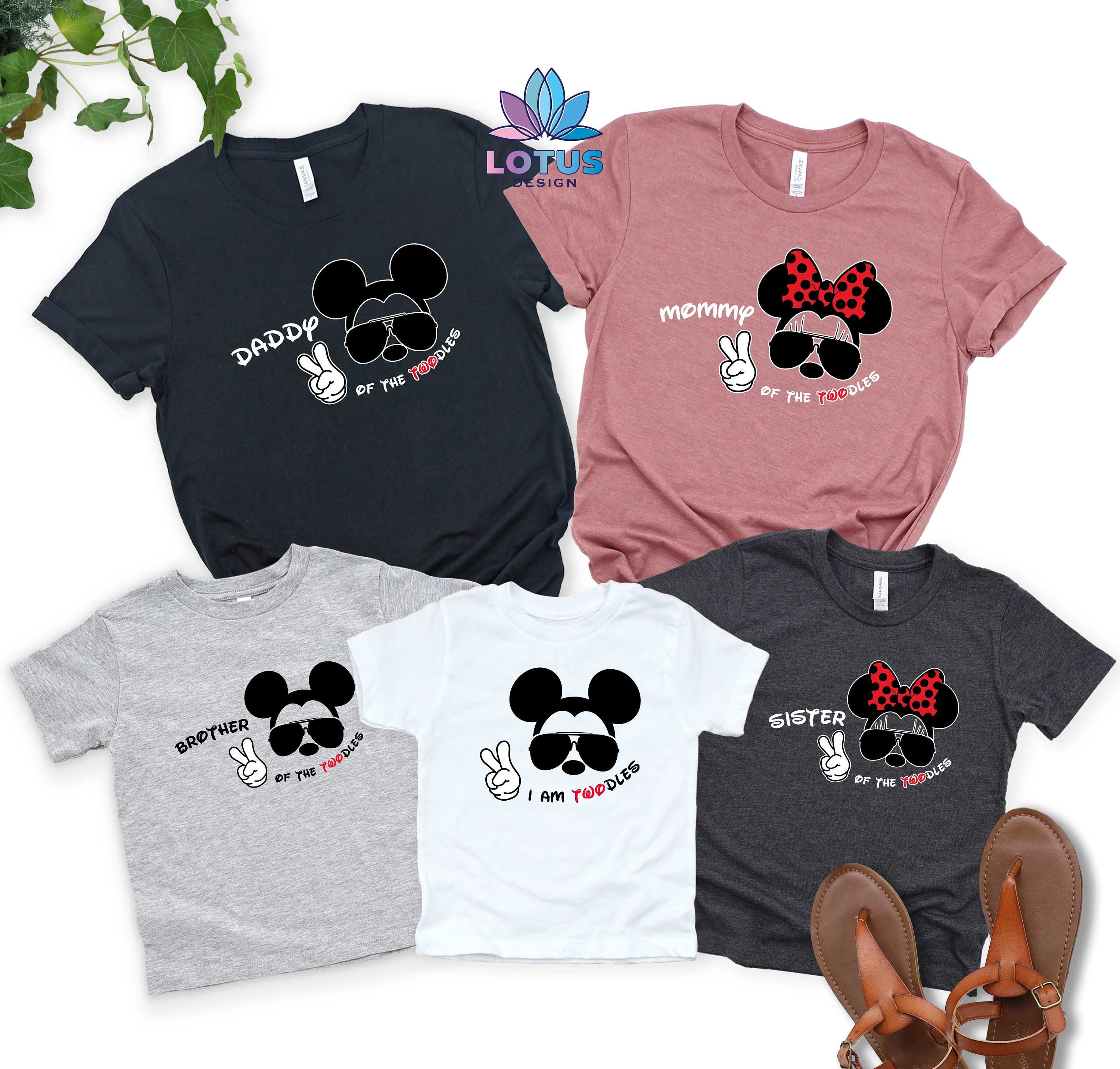 Discover ディズニー ファミリートリップ メンズ レディース ファミリーTシャツ ミッキー ミニー ディズニー社100周年 Disney Family Trip 2024