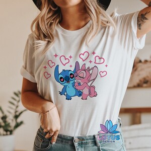 Süßes Disney Paar Shirt, Stitch and Angel Shirt, Disney Paar Shirt, Stitch Love Shirt, Disney Urlaub Shirt, Disney Shirt, Angel Kissing Bild 7