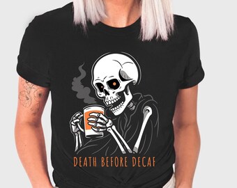 Muerte antes de la camisa descafeinada, esqueleto bebiendo café, camiseta adicta a la cafeína, camiseta amante del café, camiseta de café esqueleto, regalo de bebedor de cafeína