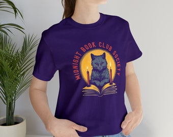 Camiseta Midnight Book Club, camiseta de lectura de gatos, regalo de amante de los libros, felino y literatura, lectura a la luz de las velas, camiseta de literatura mística