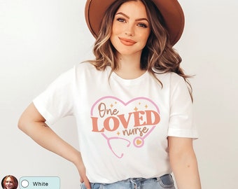Una camiseta de enfermera amada, camiseta de enfermera, camiseta de héroe de atención médica, regalo de reconocimiento de enfermería, camiseta de profesión de enfermería