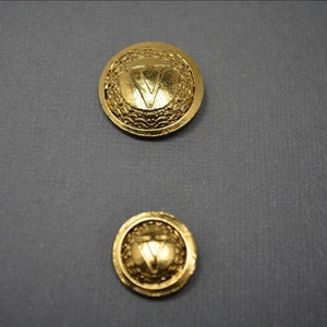 Gold Shank Button with &quot;V&quot; Designer Logo (A-10)