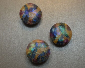 Crackled Shell Button in Pastels - shank (R-16)