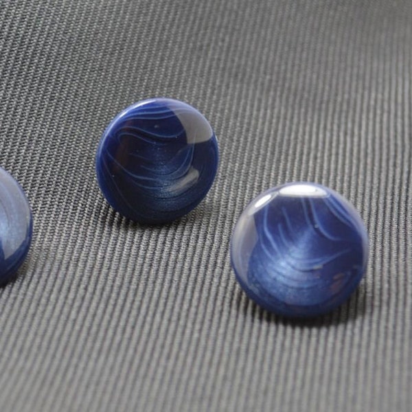 Dark Blue Marbled with Shades of Navy to Medium Blue to White Plastic Button – self shank (DD-08)