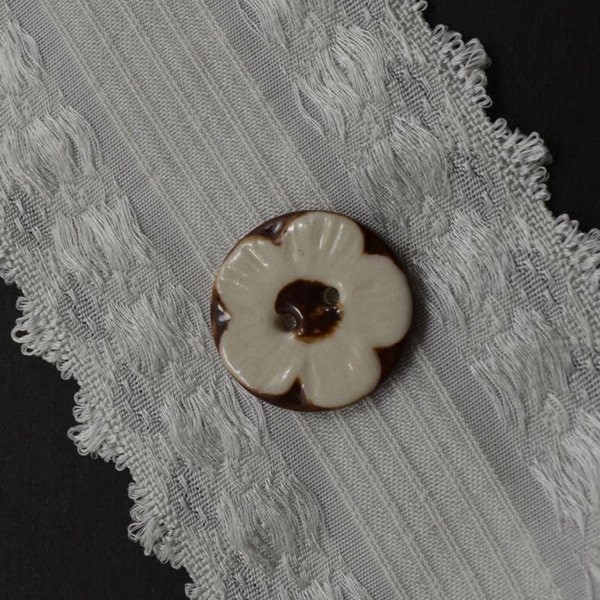 Handmade Porcelain Ecru Daisy Painted on a Brown Round Button – 2 hole (MM-11)