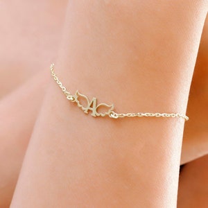 Initiaal met engelenvleugelarmband, aangepaste vleugelsarmband, beschermengelarmband met letter, gepersonaliseerde herdenkingsarmband, cadeau voor moeder
