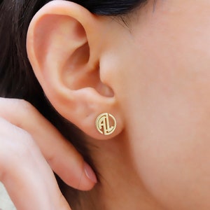 Boucles d’oreilles Monogram Stud personnalisées, boucles d’oreilles à deux lettres en cercle, boucles d’oreilles Initial Stud personnalisées, boucles d’oreilles en argent sterling, cadeau pour les femmes