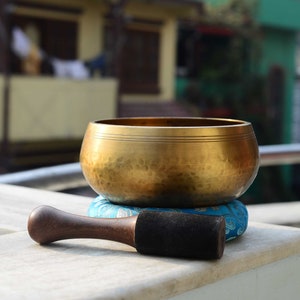 Handmade Tibetan Singing Bowl-Singing Bowl-Therapy Bowl-made in Nepal-Chakra Balance-Yoga Bowl-Hand Beaten Singing Bowl-Healing Bowl-