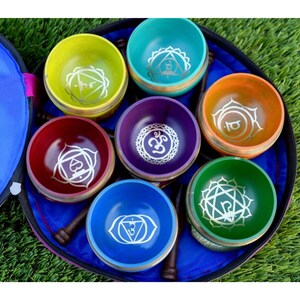 Singing bowl set of 7-7 chakra carved singing bowl set-Chakra healing singing bowl set for healing and Meditation-Chakra Healing Color Set-